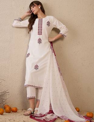 Women Floral Embroidered Regular Thread Work Pure Cotton Kurta with Trousers & With Dupatta 7