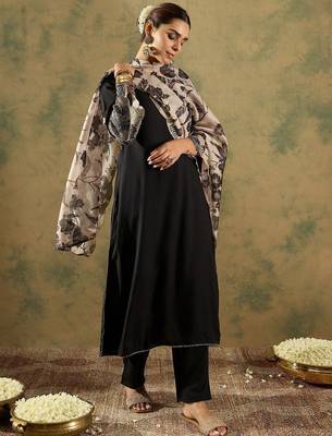 Round Neck Straight Kurta With Trousers & Dupatta 4