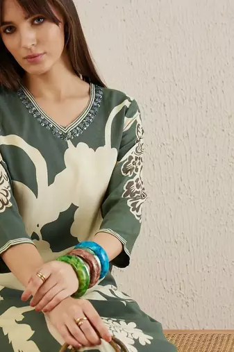 Women Floral Printed Regular Sequinned Kurta with Salwar