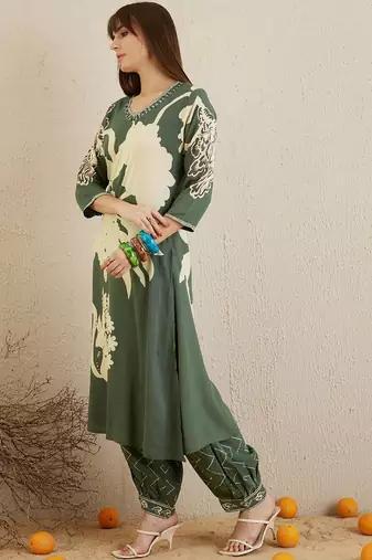 Women Floral Printed Regular Sequinned Kurta with Salwar