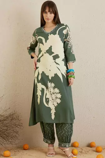 Women Floral Printed Regular Sequinned Kurta with Salwar