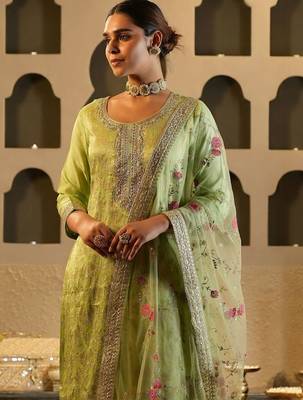 Women Ethnic Motifs Kurta with Trousers & Dupatta 1