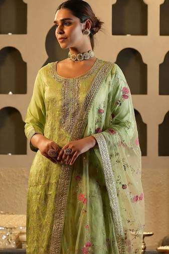 Women Ethnic Motifs Kurta with Trousers & Dupatta