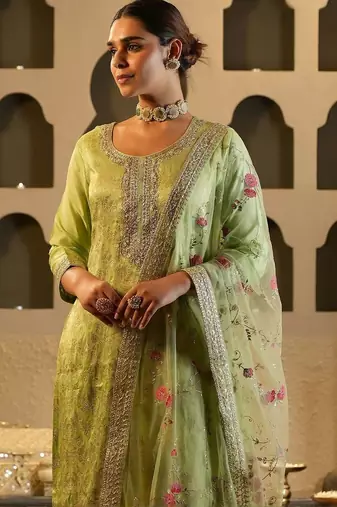 Women Ethnic Motifs Kurta with Trousers & Dupatta