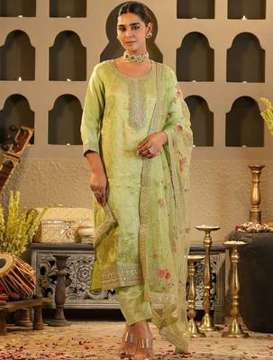 Women Ethnic Motifs Kurta with Trousers & Dupatta 2