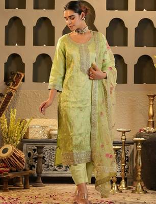 Women Ethnic Motifs Kurta with Trousers & Dupatta 3