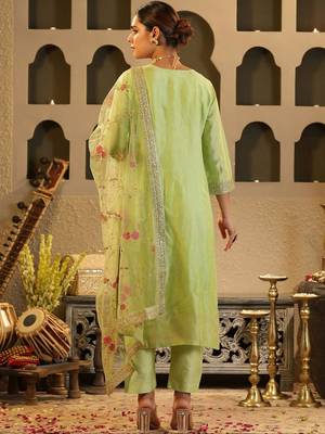 Women Ethnic Motifs Kurta with Trousers & Dupatta 4