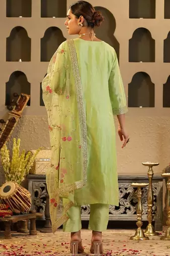Women Ethnic Motifs Kurta with Trousers & Dupatta