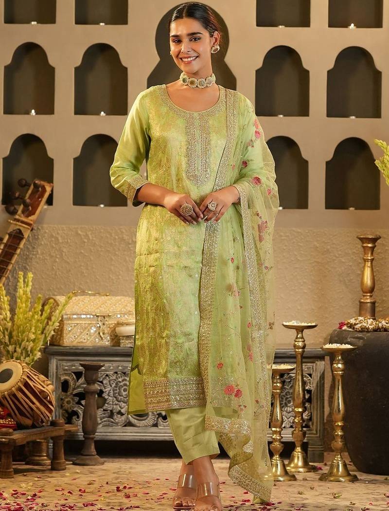 Women Ethnic Motifs Kurta with Trousers & Dupatta