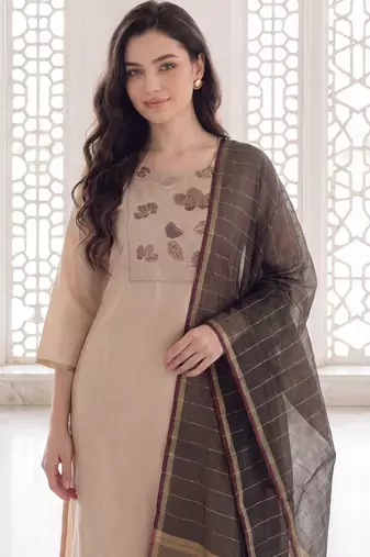 Women Ethnic Motifs Embroidered Regular Thread Work Kurta with Trousers & With Dupatta