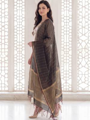 Women Ethnic Motifs Embroidered Regular Thread Work Kurta with Trousers & With Dupatta 3