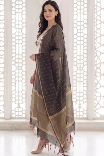Women Ethnic Motifs Embroidered Regular Thread Work Kurta with Trousers & With Dupatta
