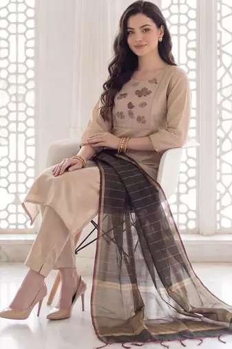 Women Ethnic Motifs Embroidered Regular Thread Work Kurta with Trousers & With Dupatta