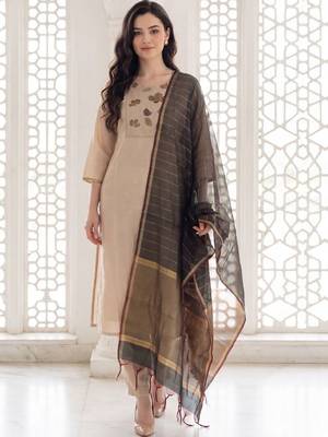 Women Ethnic Motifs Embroidered Regular Thread Work Kurta with Trousers & With Dupatta 6