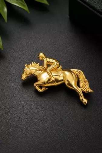 gold plated horse rider designer brooch pin   equestrian racing horse statement brooch for women & men