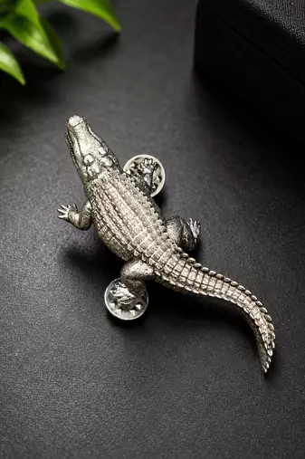 Silver plated crocodile designer brooch pin | textured animal statement lapel brooch for men