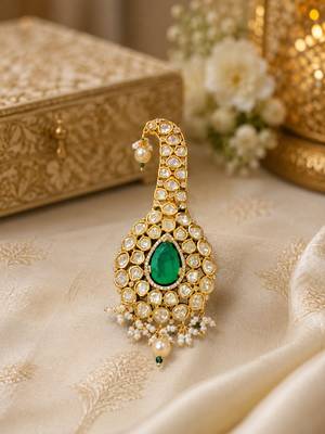 Kundan designer kalgi brooch pin with emerald green pear stone & pearl drops royal safa turban brooch for men 1