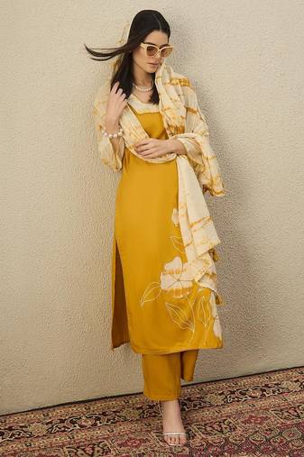 Women Floral Embroidered Regular Beads and Stones Kurta with Trousers & With Dupatta