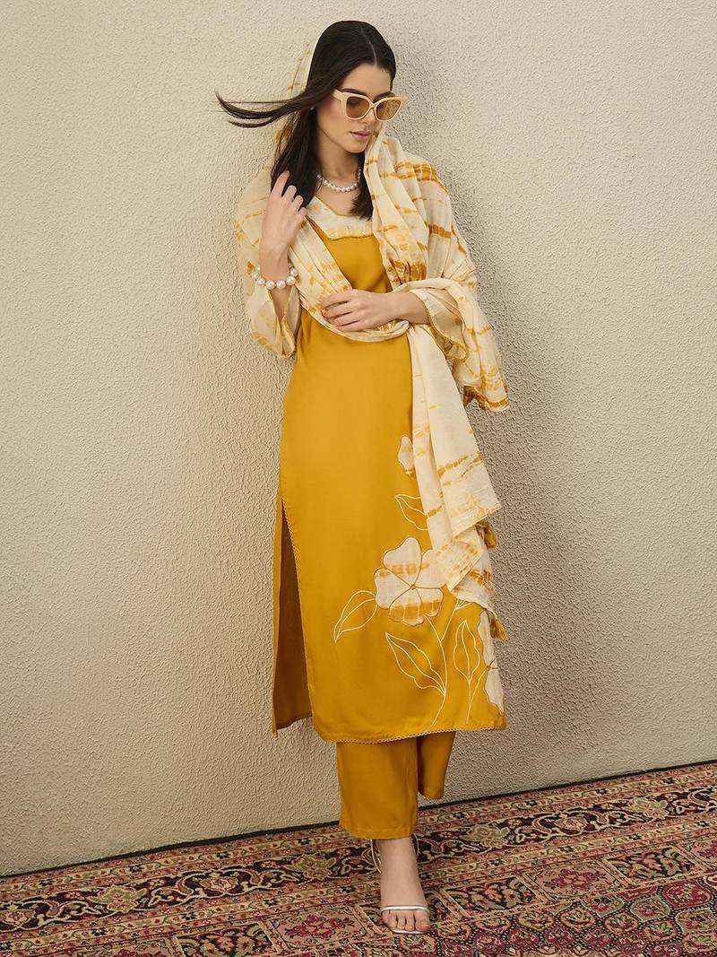 Women Floral Embroidered Regular Beads and Stones Kurta with Trousers & With Dupatta