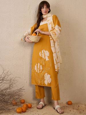 Women Floral Embroidered Regular Beads and Stones Kurta with Trousers & With Dupatta 6