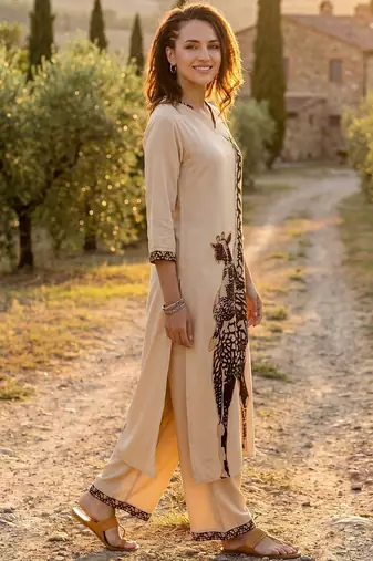 Women Animal Printed Regular Kurta with Trousers