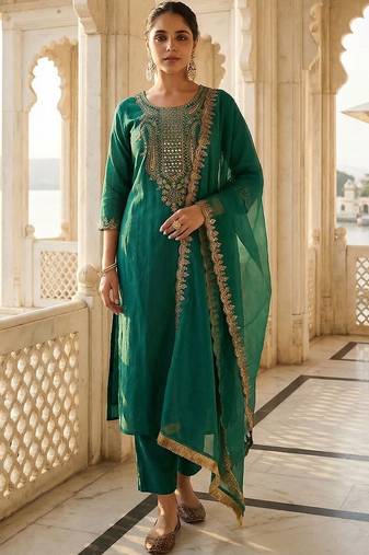 Women Ethnic Motifs Embroidered Regular Liva Kurta with Trousers & With Dupatta