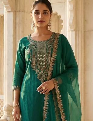 Women Ethnic Motifs Embroidered Regular Liva Kurta with Trousers & With Dupatta 2