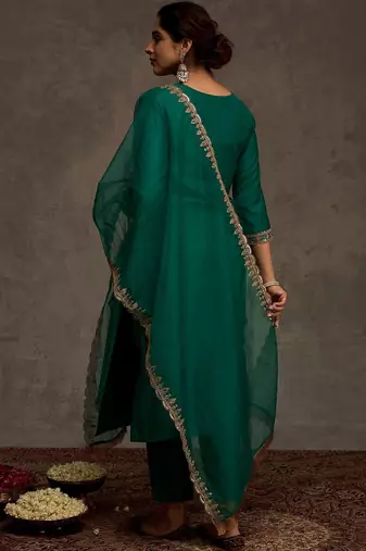 Women Ethnic Motifs Embroidered Regular Liva Kurta with Trousers & With Dupatta