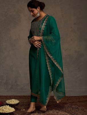 Women Ethnic Motifs Embroidered Regular Liva Kurta with Trousers & With Dupatta 5
