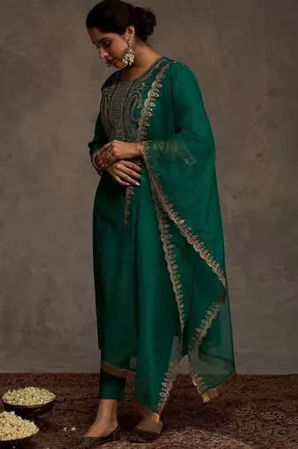 Women Ethnic Motifs Embroidered Regular Liva Kurta with Trousers & With Dupatta