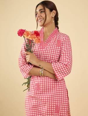 Women Checked Regular Thread Work Pure Cotton Kurta With Trousers 6