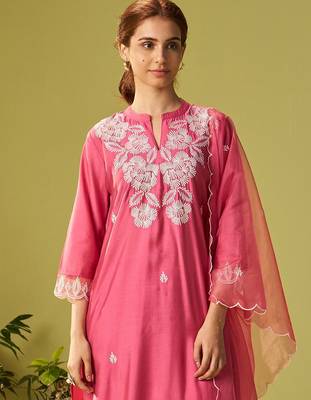 Women Floral Embroidered Kurta with Trousers & Dupatta 1