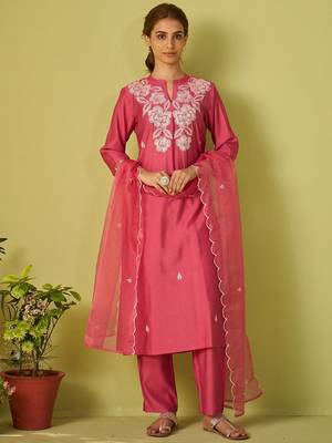 Women Floral Embroidered Kurta with Trousers & Dupatta 2