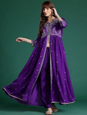 Ethnic Motifs Embroidered Empire Kurta with Trousers 4