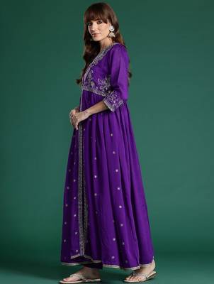 Ethnic Motifs Embroidered Empire Kurta with Trousers 5