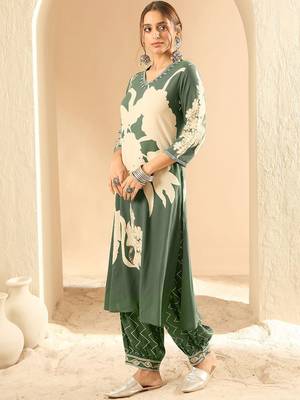 Floral Printed V-Neck Beads and Stones Screen Technique Kurta With Salwar 3