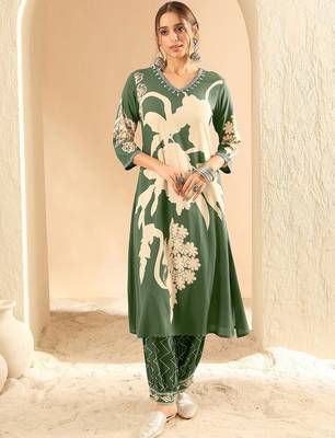 Floral Printed V-Neck Beads and Stones Screen Technique Kurta With Salwar 5