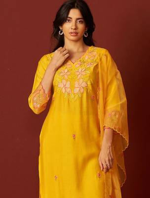 Women Floral Woven Design Kurta with Trousers & Dupatta 1