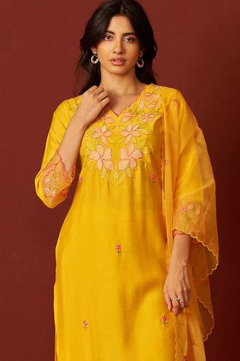 Women Floral Woven Design Kurta with Trousers & Dupatta