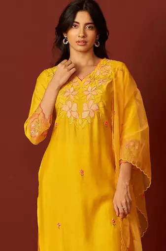 Women Floral Woven Design Kurta with Trousers & Dupatta