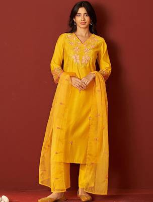 Women Floral Woven Design Kurta with Trousers & Dupatta 3