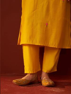Women Floral Woven Design Kurta with Trousers & Dupatta 5