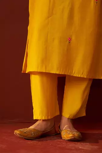 Women Floral Woven Design Kurta with Trousers & Dupatta