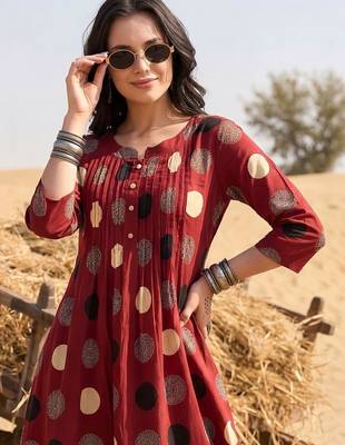 Women Printed Pleated Pure Cotton Kurta with Trousers 2