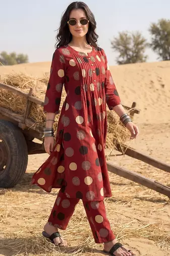 Women Printed Pleated Pure Cotton Kurta with Trousers