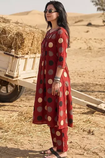 Women Printed Pleated Pure Cotton Kurta with Trousers