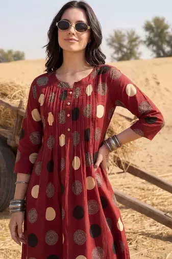 Women Printed Pleated Pure Cotton Kurta with Trousers