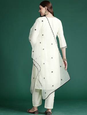 Ethnic Motifs Embroidered Zari Kurta With Trousers & Dupatta 6