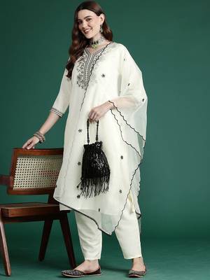 Ethnic Motifs Embroidered Zari Kurta With Trousers & Dupatta 7