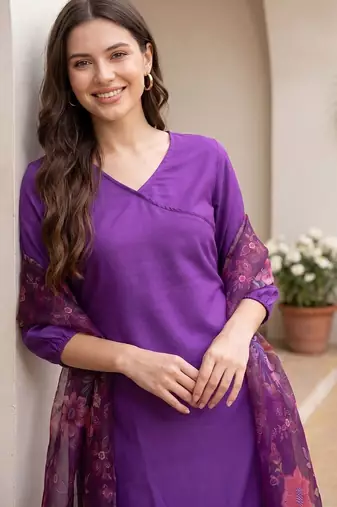 Women Floral Regular Kurta with Trousers & With Dupatta